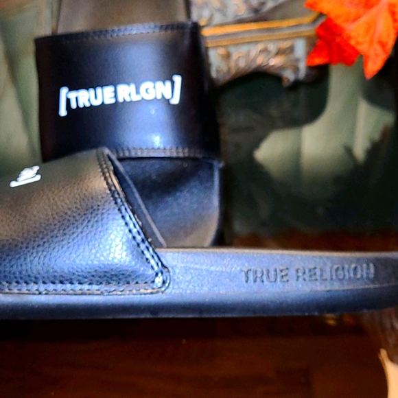 True Religion Slides - Picture 4 of 5